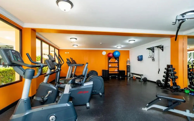 2BR Duplex Palmaruba Condos w Great Location
