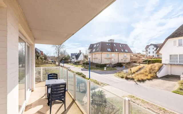Modern 1st Floor Apartment in Oostduinkerke