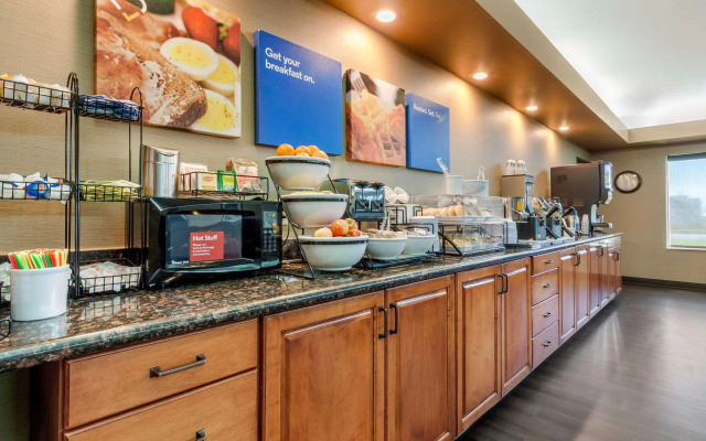 Comfort Inn & Suites Mitchell I-90