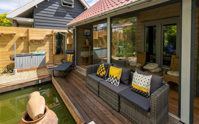 Modern chalet in Wilhelminadorp with private terrace