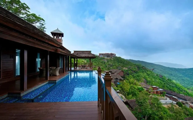 Yalong Bay Earthly Paradise Birds Nest Resort