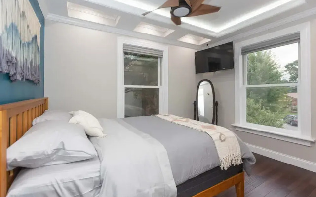 4 BDR Lake Geneva Estate Across From Beach!