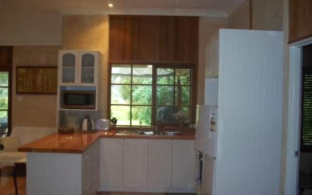 Canterbury Cottage Northcliffe – Guest Rooms – Boorara Brook