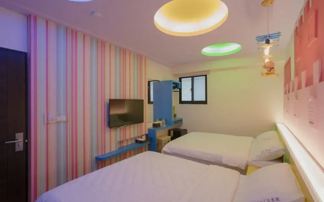 Starry Night Laurel Hotel