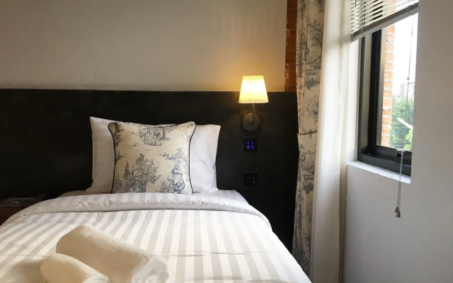 Hotel Noir
