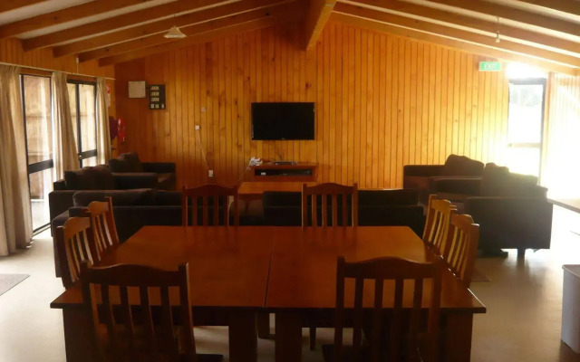 Howards Mountain Lodge