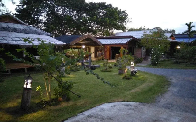 Baan Suan Rabieng Tung @ Doi Lo