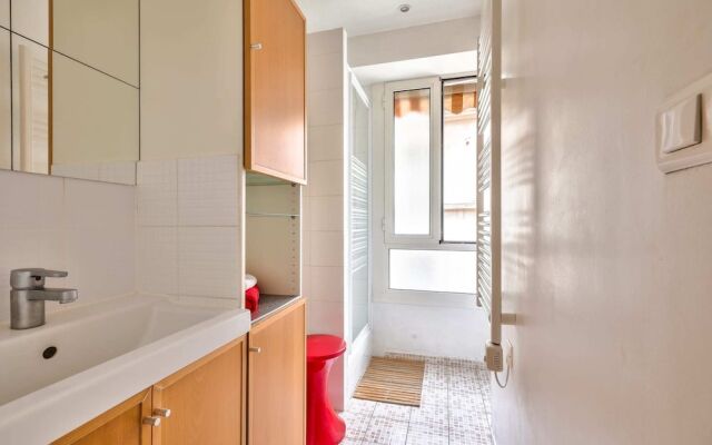 Very Nice And Charming 2 Room Apartment In Paris