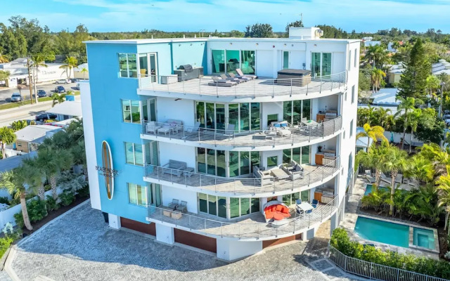 Beach House Residence by Beachside Mgmt