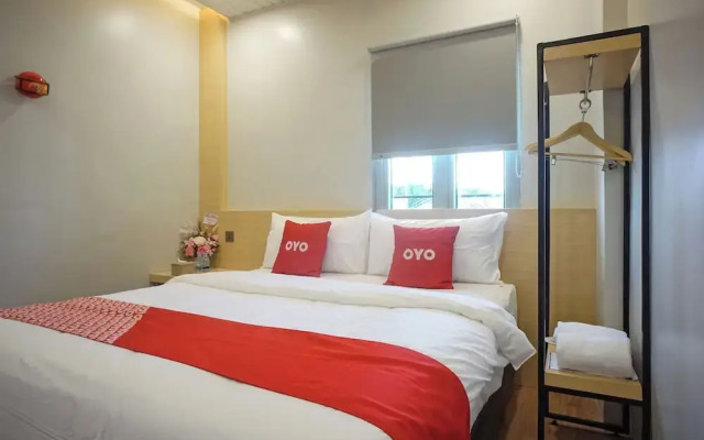 OYO 92956 Travelbiz Hotel