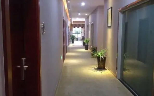Fenghuang Huating Hostel