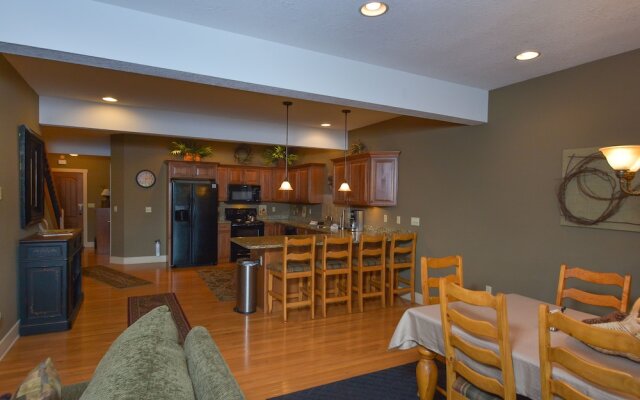 Whispering Pines 5 Bedroom Townhome