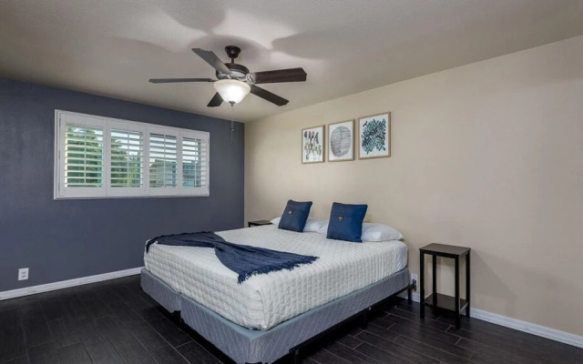 New Spacious Updated 5 Bedroom Home Pool