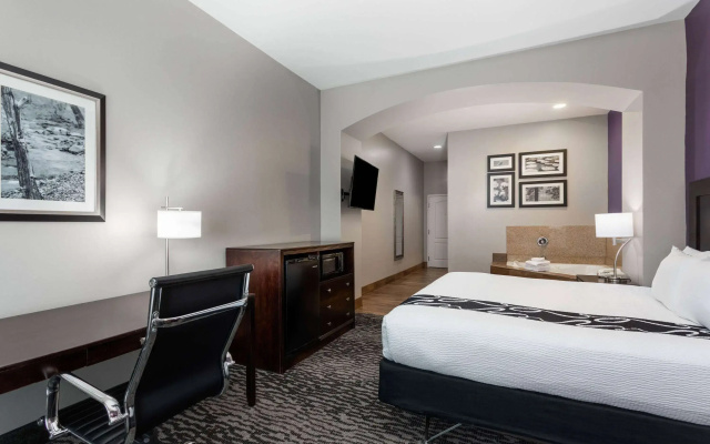 La Quinta Inn & Suites by Wyndham Huntsville Airport Madison
