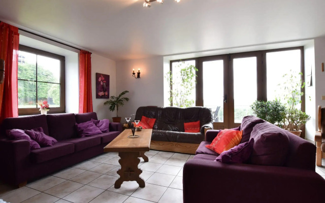 Cozy Holiday Home in Rendeux with Fenced Garden