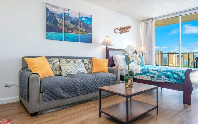 Marine Surf Waikiki w/ Beach Gear & Parking!