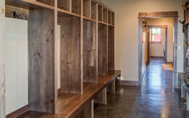 Livingston - Crazy Mountain Lodge