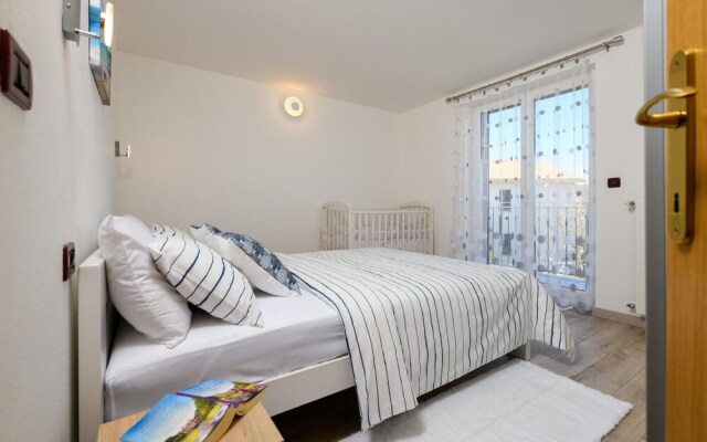 Amazing Home in Labin With 5 Bedrooms, Wifi and Outdoor Swimming Pool