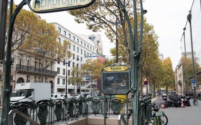 Champs-Elysees Hideaway