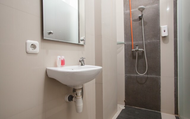 RedDoorz near Pasar Turi Station