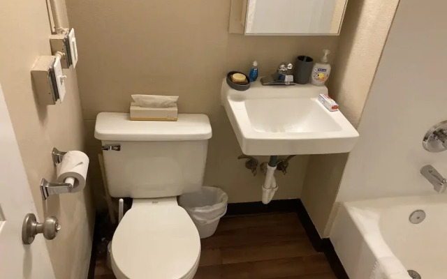 Cozy Bayview Corporate