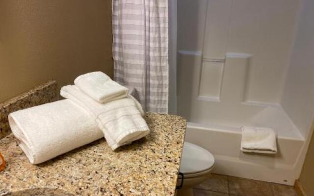 Raspberry Garden Inn & Suites