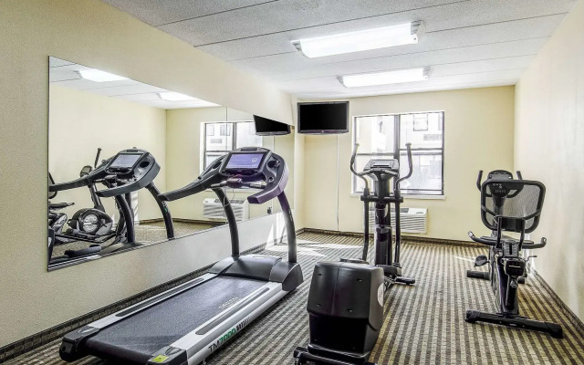 La Casa Inn & Suites - Middleboro