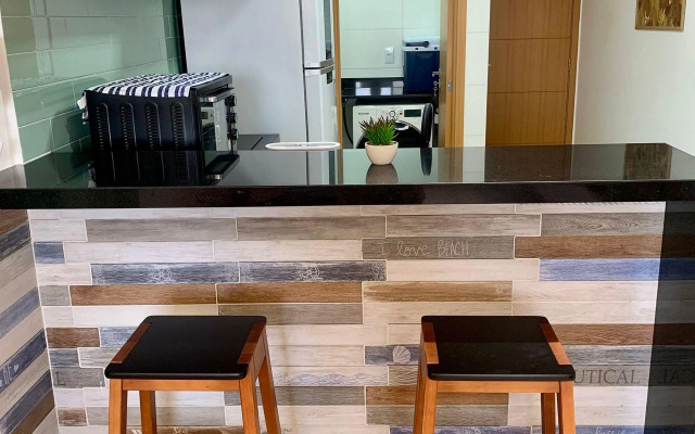 Apartamento alto padrão em condomínio pé na areia