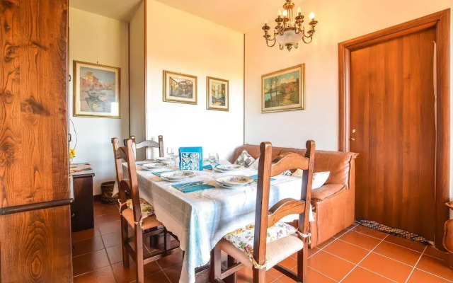 Nice Apartment in Capezzano Pianore With 3 Bedrooms and Wifi