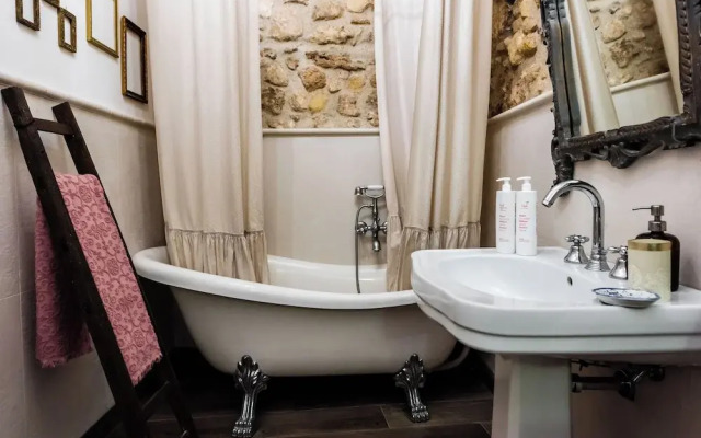 Dolce Suite near Syracuse Cathedral