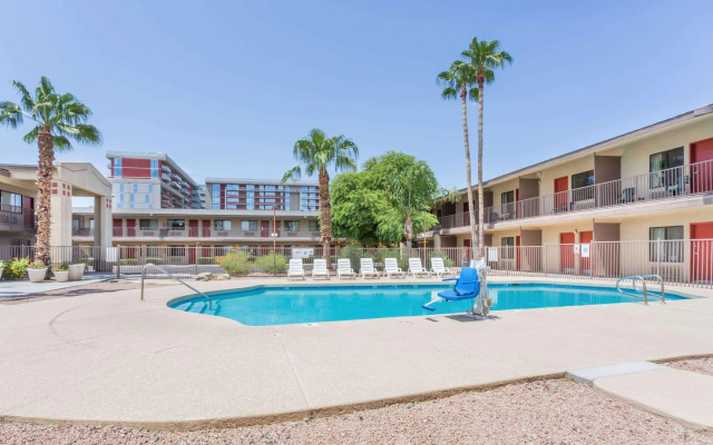 Super 8 Tempe