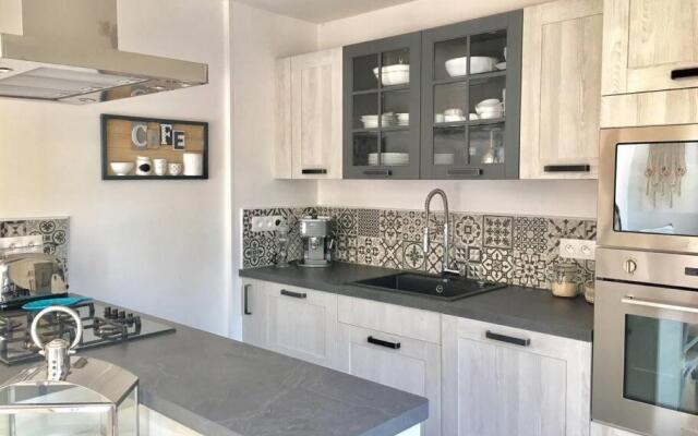 Cap d'Antibes 50m from the beach 3 bedrooms/Pool