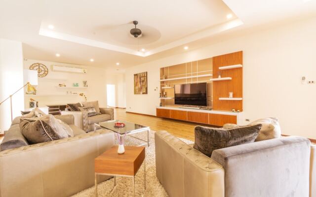 Luxury 5 Bedroom Pool Villa Amrahs