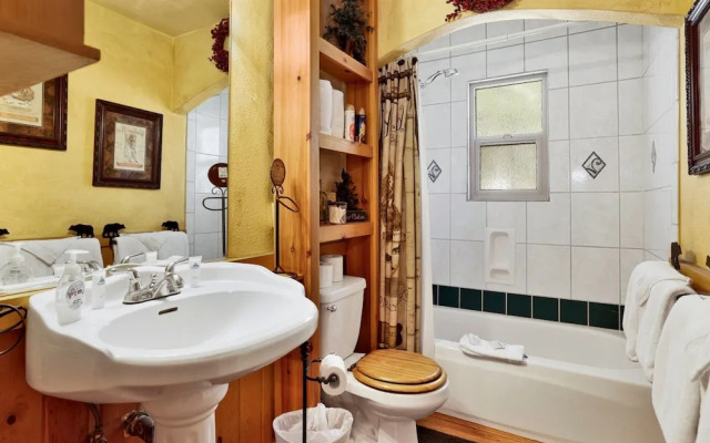 Cozy Bear Pines #2465