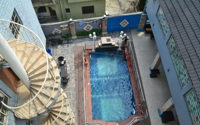 Valley Front Plus Hotel