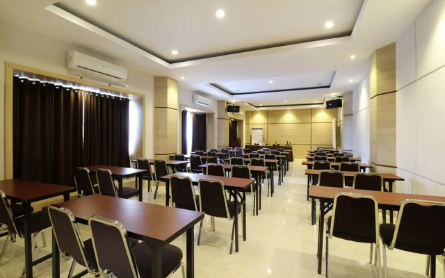 Airy Tugu Adipura Jendral Suprapto 19 Bandar Lampung