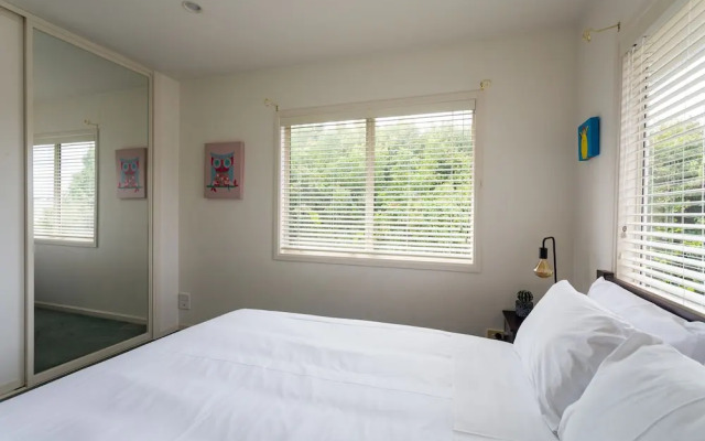 A colourful welcome to the bays and beaches