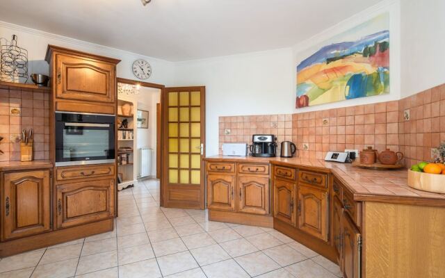 Superb Villa In Olonzac With Swimming Pool Close To Lake