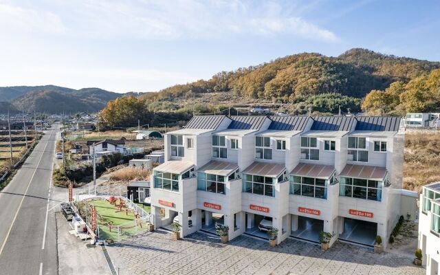 Gyeongju Joypoolvilla&kidspension