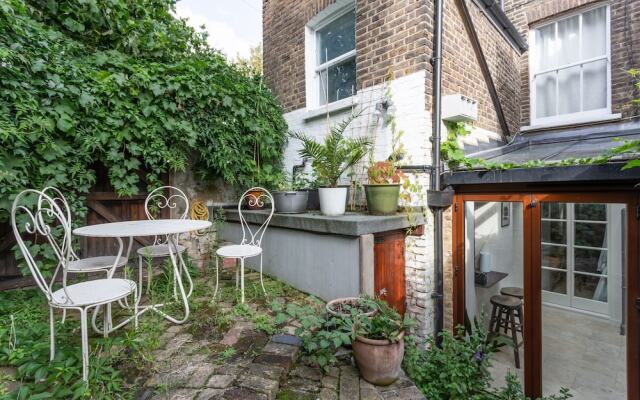 1 Bedroom Apartment in Kennington With Garden