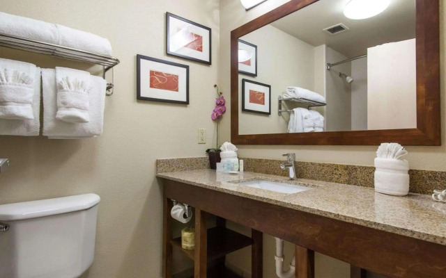 Comfort Suites Tulsa Central