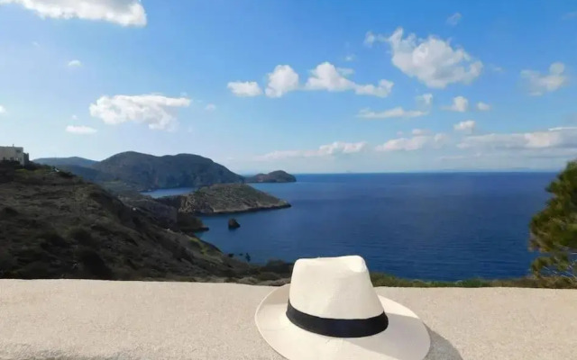 C & C _ Cycladic house with endless sea view
