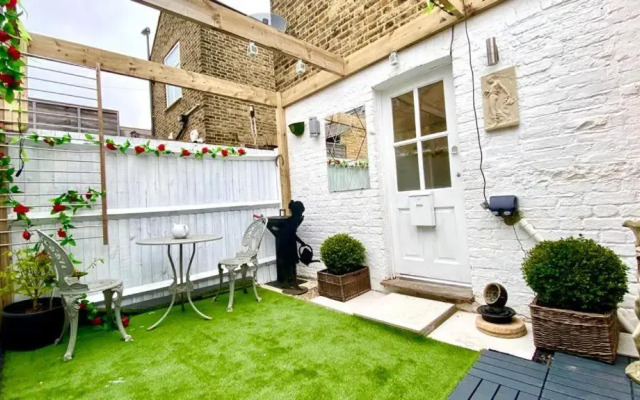 Modern and cosy studio flat