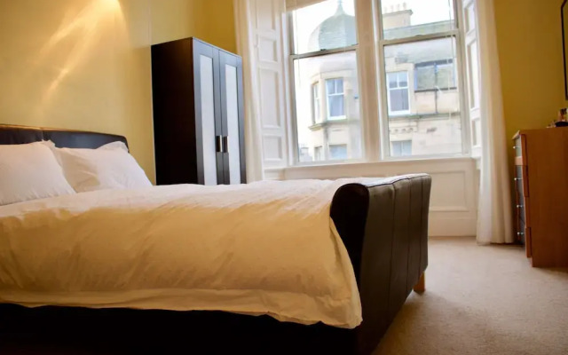 2 Bedroom Bruntsfield Apartment