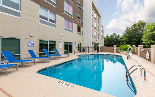 Holiday Inn Express & Suites Greenville S - Piedmont