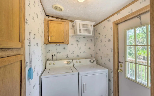 Bright Steinhatchee Home: Proximity to Ocean!