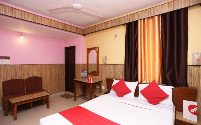 OYO 10685 Hotel Centre Point