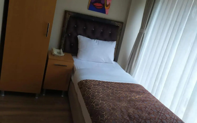 Palace Point Hotel