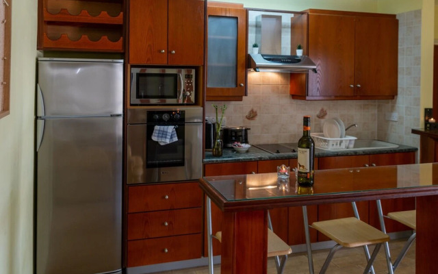 Gold Feathers Apartment By STAY BnB