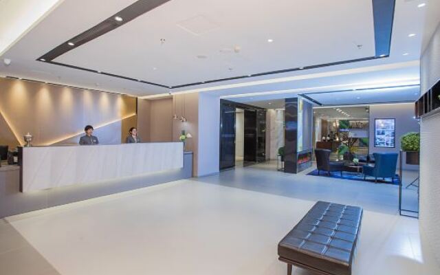 Homeinn Selected Hotel (Dalian Railway Station Youhao Square Metro Station)